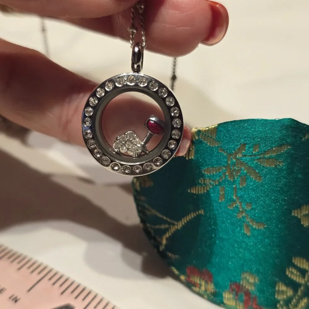 Origami Owl floating locket with wine and heart charm, VGUC Silver tone.